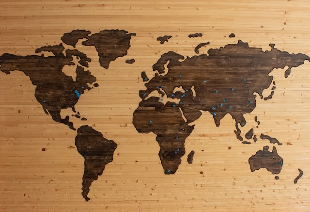 Die Weltkarte Holz: Ein Sammlerstück für Kartenliebhaber