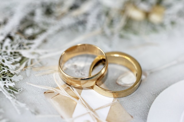 Den perfekten Ehering auswählen: Tipps und Trends für das moderne Brautpaar